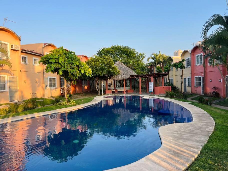 Casa Con Alberca A 8 Min De Playa Appartement Ixtapa  Buitenkant foto